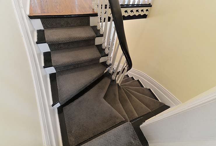 028-Classic Banister Style Staircase