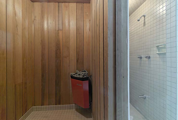 043-Sauna and Adjoining Shower